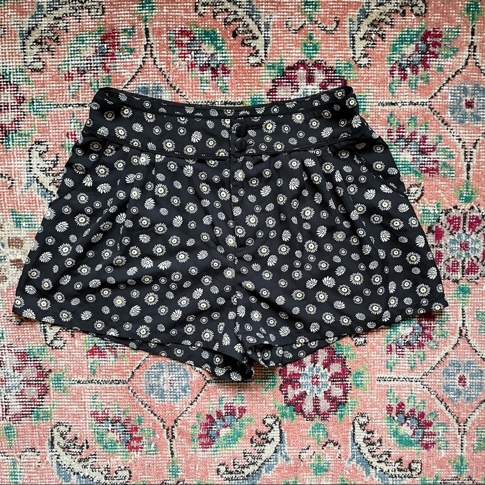 H&M Divided Black Shorts Daisy Sunflower Ditzy Floral 6